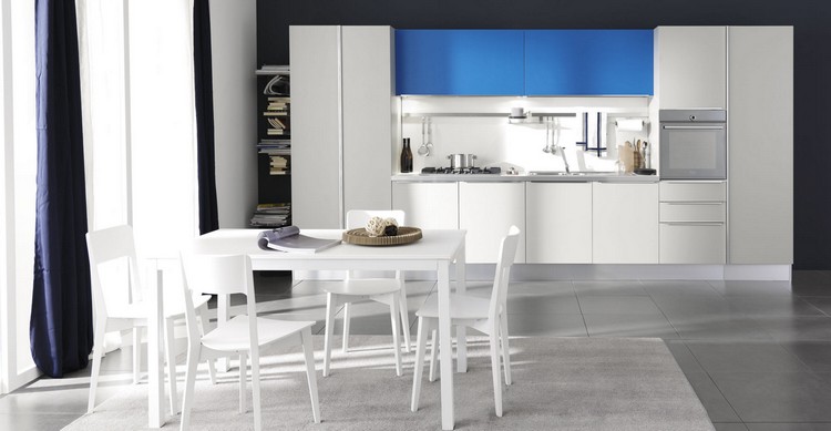 cuisine ouverte -blanche-moderne-table-chaises-blanches