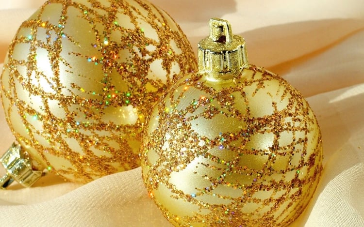 déco-de-Noël-boules-decoratives-couleur-or