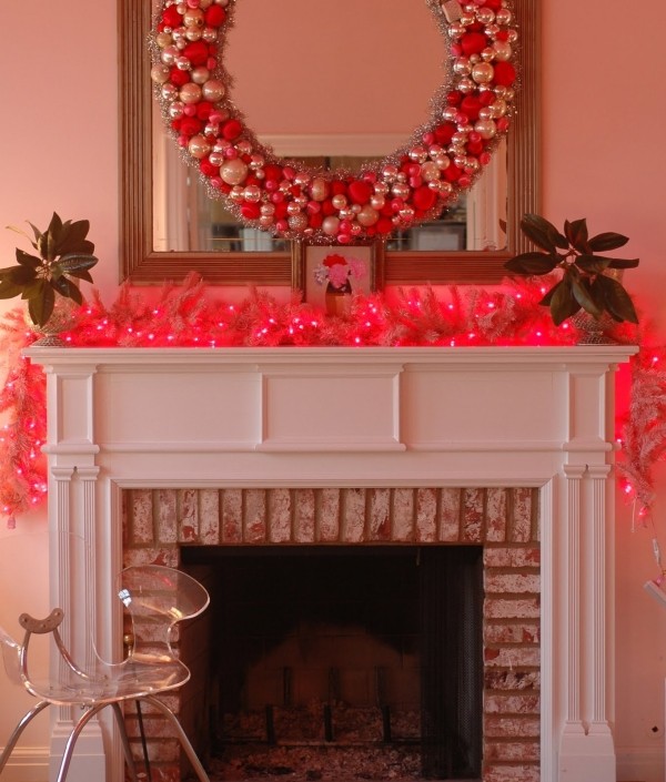 déco-de-Noël-couleurs-vives-idées-originales-couronne-boules-decoratives