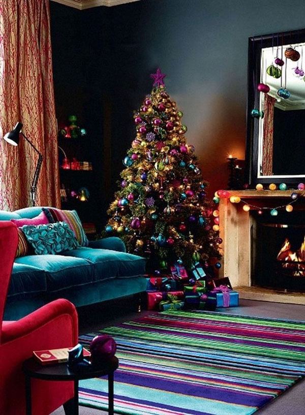 déco-de-Noël-couleurs-vives-idées-originales-sapin-boules-decoratives