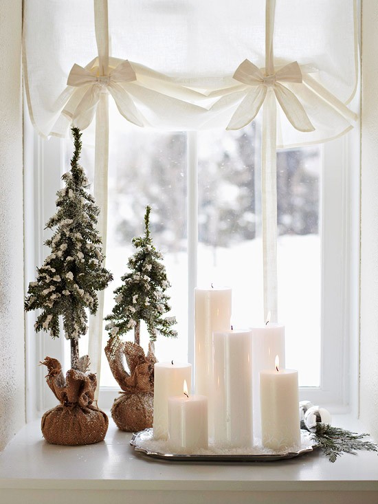 déco-de-Noël-fenêtre-bougies-mini-sapin-decoratif
