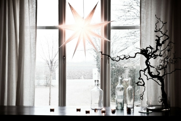 déco-de-Noël-fenêtre-etoiles-suspendue