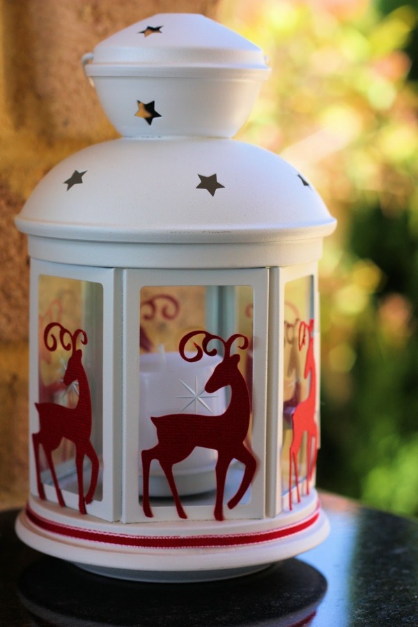 déco-de-Noël-fenêtre-lanterne-cerfs-decoratifs