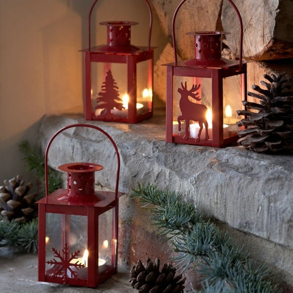 déco-de-Noël-fenêtre-lanternes-cerfs-figurines