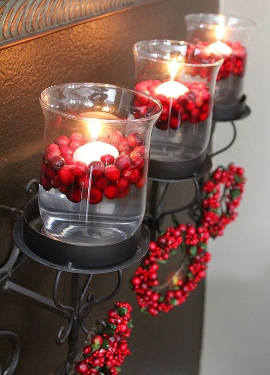 déco-de-Noël-fruits-églantier-bougeoirs-decoratifs-bougies