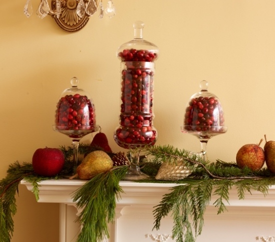 déco-de-Noël-fruits-églantier-branches-sapins-manteau-cheminee