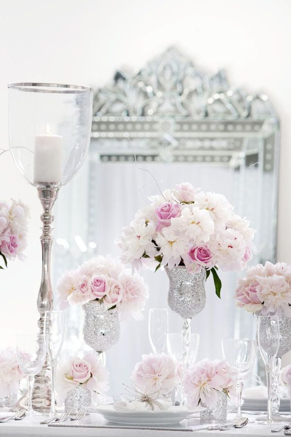 déco-table-mariage-hiver-fleurs-blanc-rose-verres-argent déco table mariage