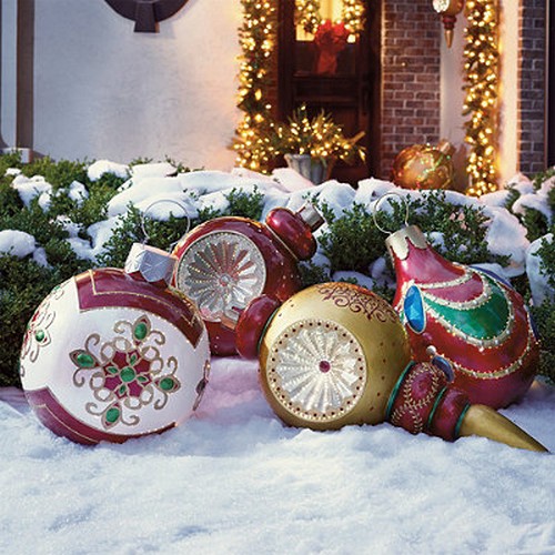 décoration-Noël-extérieur-boules-Noël-verre-coloré décoration de Noël extérieur