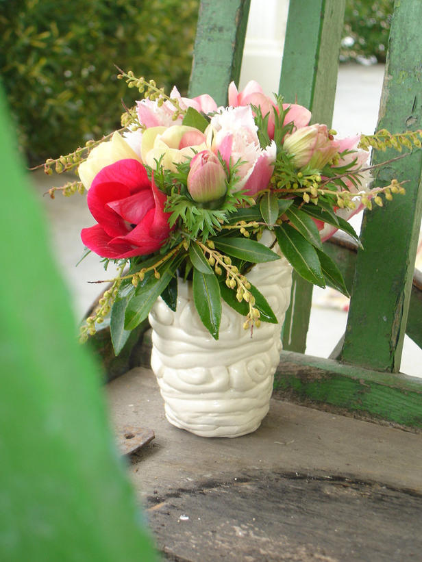 décoration-Pâques-vase-fleurs-banc-jardin décoration de Pâques