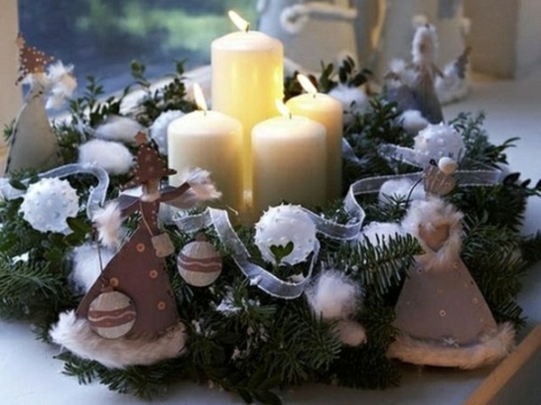 décoration-bougies-Noël-blanches-branches-naturelles-figurines-anges