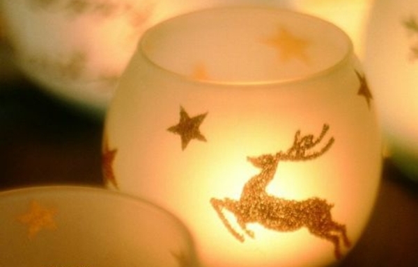décoration-bougies-Noël-bougeoir-motifs-cerf-poudre-paillettes décoration de bougies