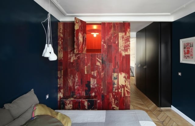 décoration de chambre adulte mur-rouge-murs-bleu-minuit