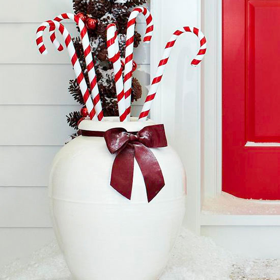 décoration-de-Noël-espace-extérieur-sucreries-ruban-sympa