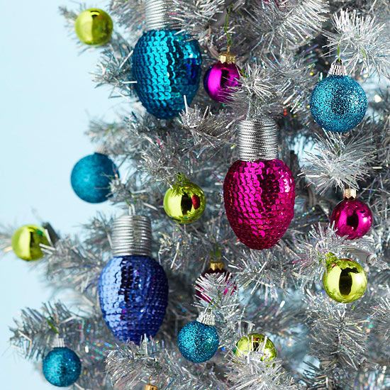 décoration-de-Noël-pas-chère-boules-decoratives-couleurs-vives