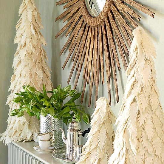 décoration-de-table-Noël-idées-originales-sapins-couleur-blanche