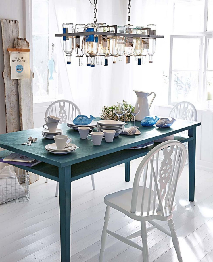 décoration-intérieure-éclectique-salle-manger-table-bleue-chaises-blanches décoration intérieure