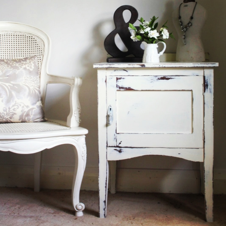 décoration maison meubles blancs vieillis