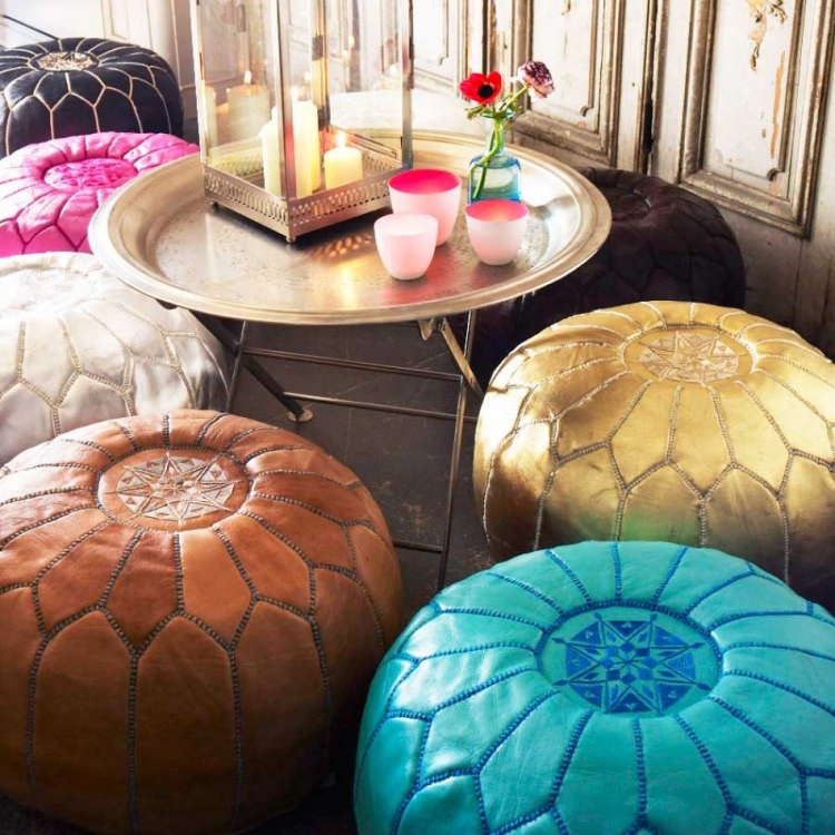 décoration marocaine poufs cuir couleurs