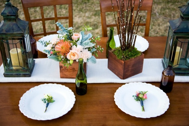 décoration-printemps-table-bois-roses-mousse-branchettes-saule