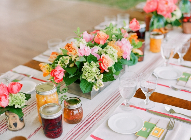 décoration-printemps-table-roses-chemin-table décoration printemps