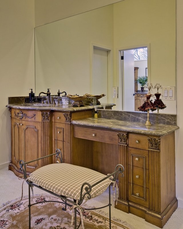 décoration salle de bains ancienne meubles-bois-massif