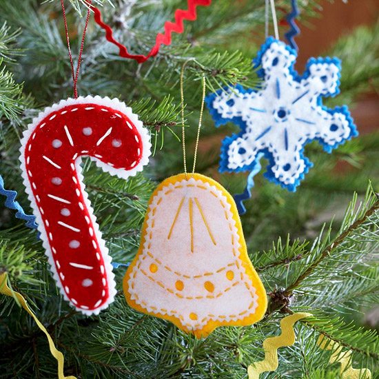 décoration-sapin-Noël-ornements-feutre-cloche-canne-Noel-flocon-neige décoration sapin de Noël