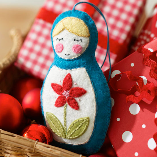 décoration-sapin-Noël-ornements-feutre-poupée-bleue décoration sapin de Noël