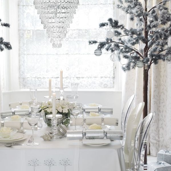 décoration-table-Noël-blanche-sapin-original