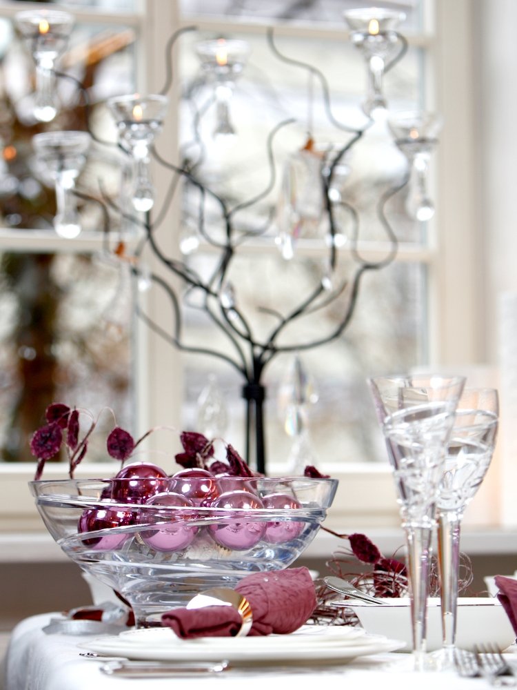 décoration-table-Noël-bol-verre-boules-couleur-lilas-serviettes-lilas