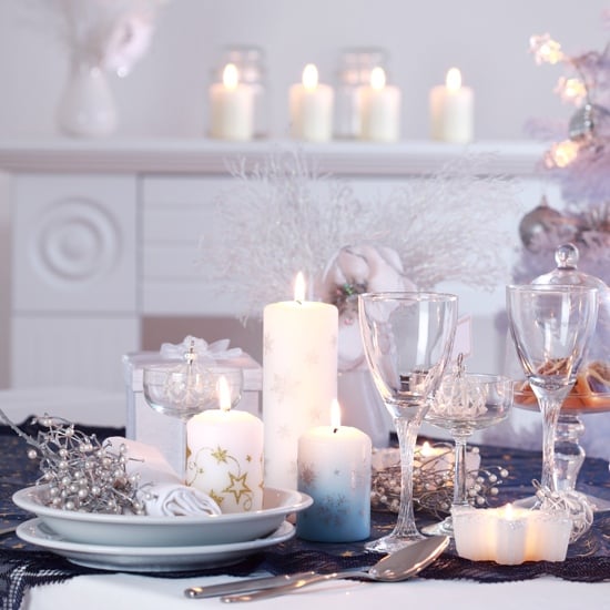 décoration-table-Noël-bougies-blanches-étoiles