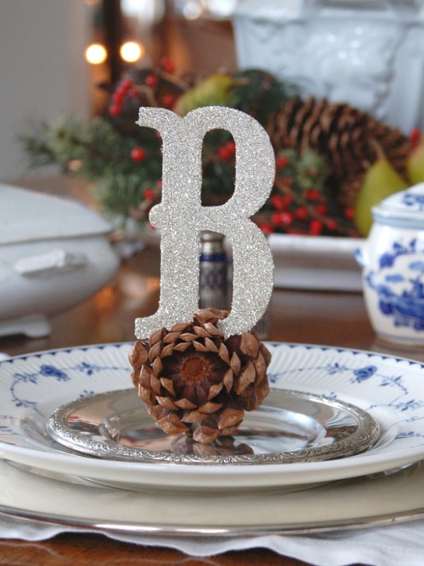 décoration-table-Noël-thème-hiver-carton-table-pomme-pin-lettre-carton décoration table