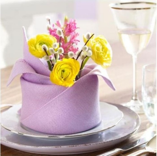décoration-table-printanière-bouquet-fleurs-tendres