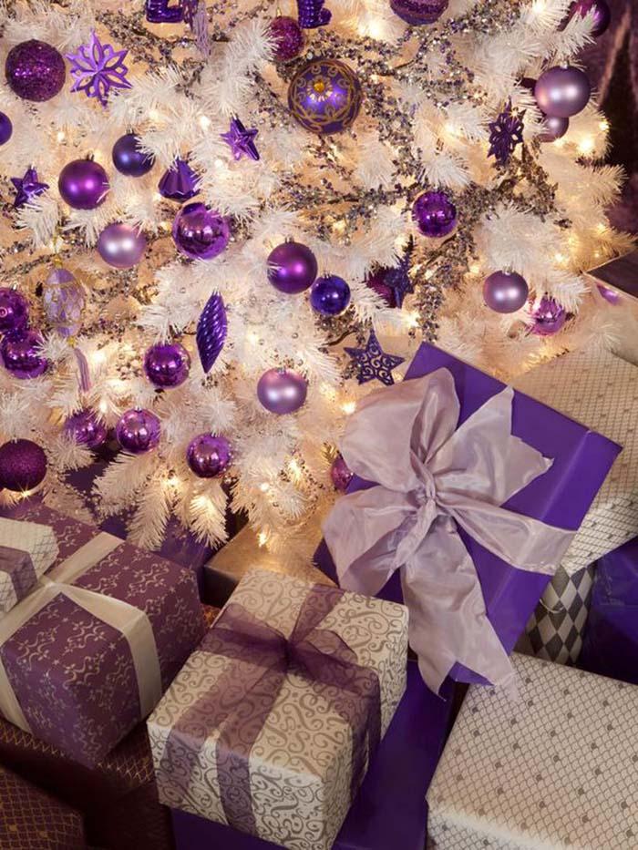 deco-noel-multicolore-couleur-violette-cadeaux-rubans-boules