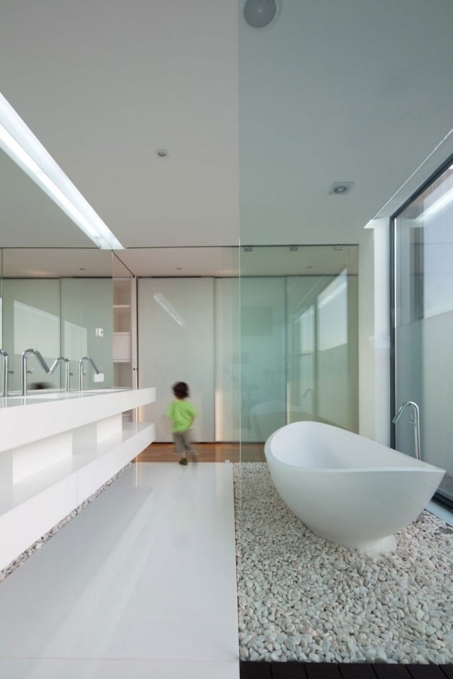 design salle de bains blanche minimaliste