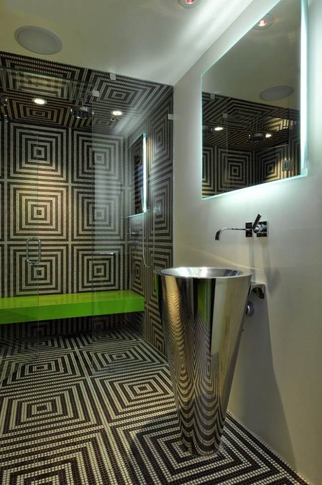 design-salle-bains-colonne-lavabo-métal-déco-motifs