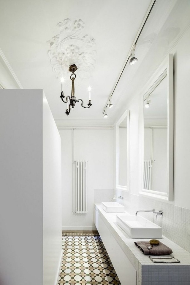 design salle de bains contemporaine lustre-ancien