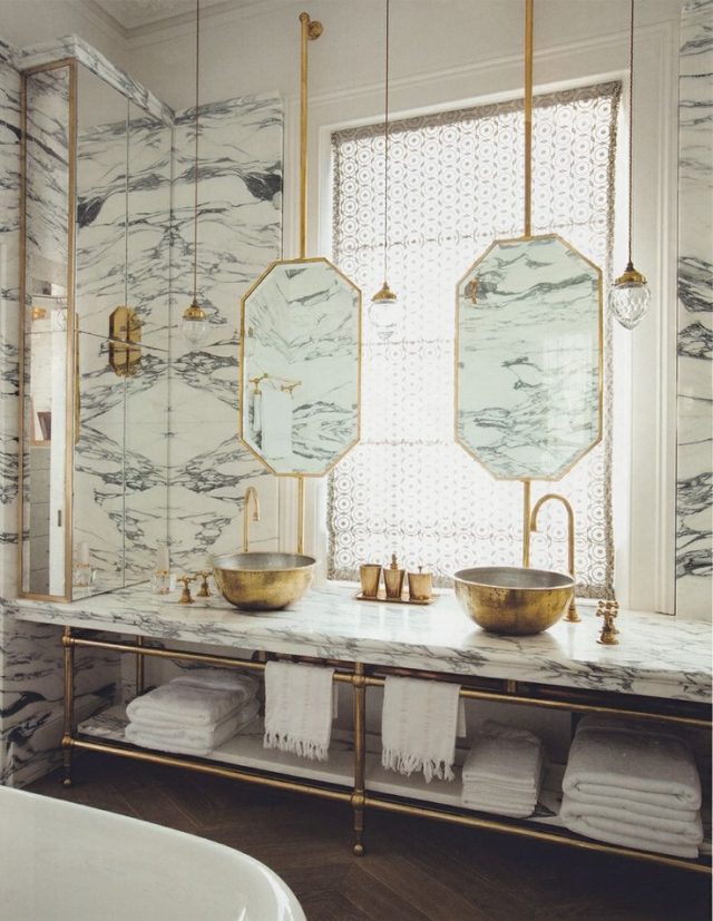 design salle de bains marbre miroirs-octagonales