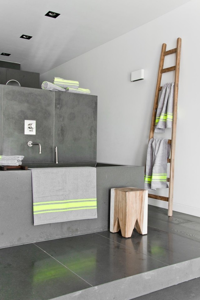 design salle bains moderne grise accents jaune fluo