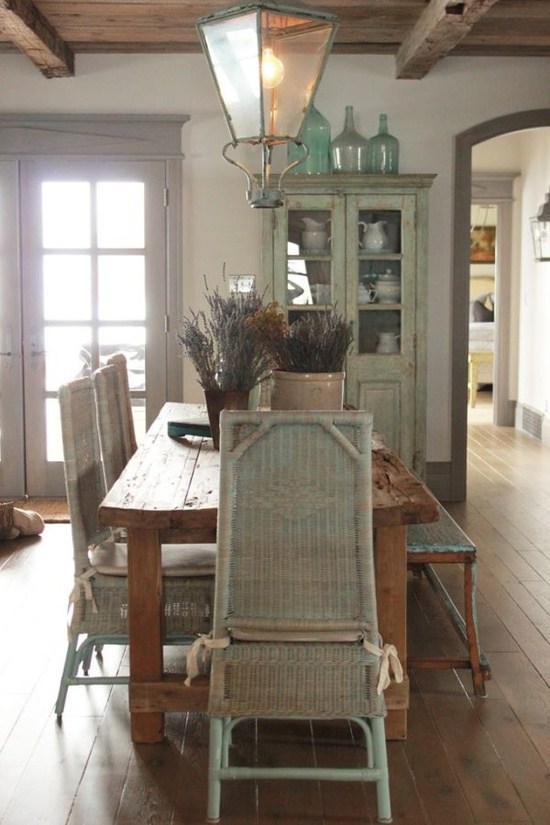 design-salle-manger-rustique-chaises-tressées