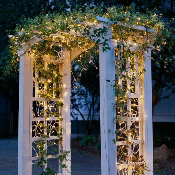 déco-Noël-guirlandes-extérieures-pergola-jardin