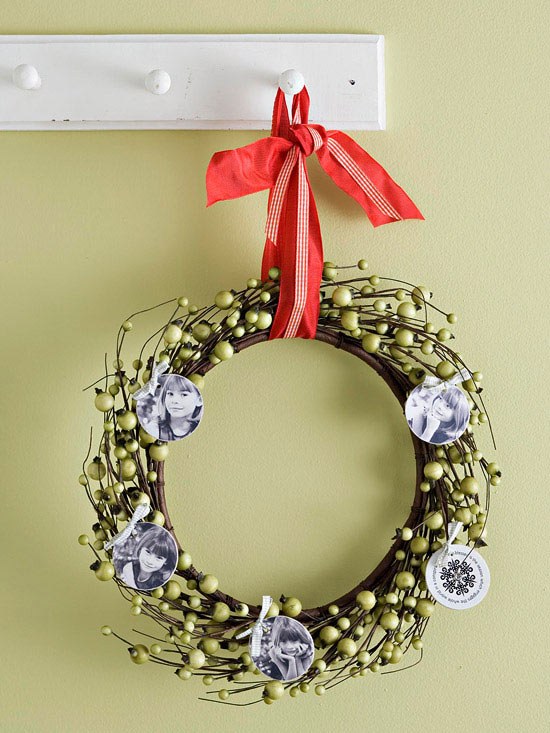 déco-de-Noël-DIY-couronne-porte-ruban-rouge