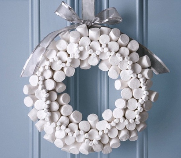 déco-de-maison-hiver-idées-originales-couronne-porte-ruban