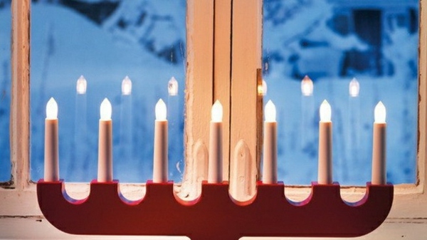 déco-fenêtre-Noël-bougies-LED-bougeoir-rouge déco fenêtre Noël