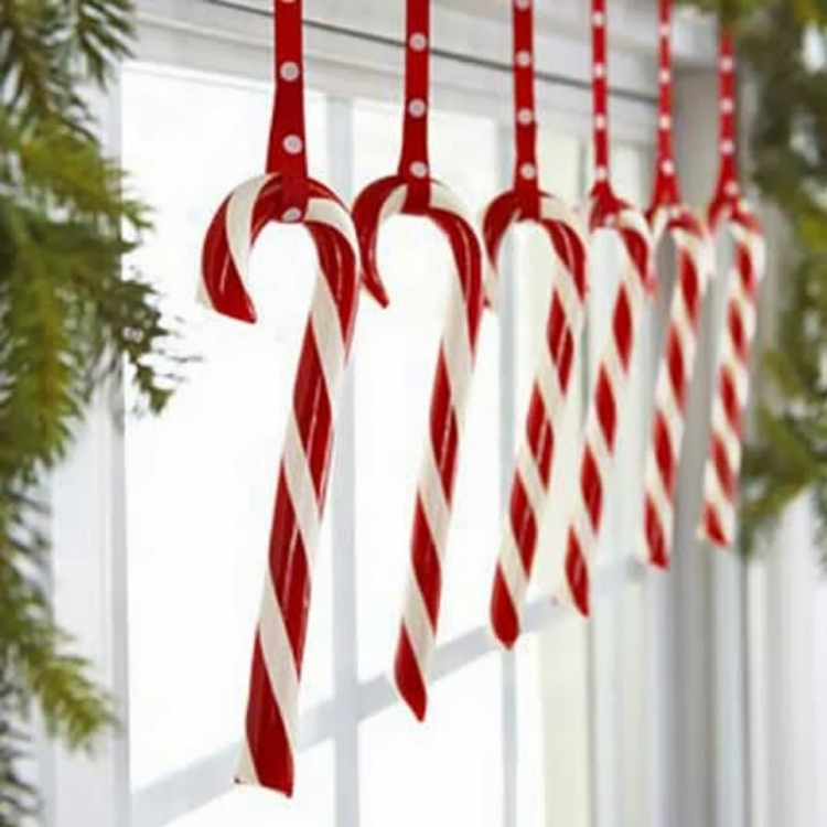 déco-fenêtre-Noël-sucreries-cannes-sucre-rouge-blanc déco fenêtre Noël