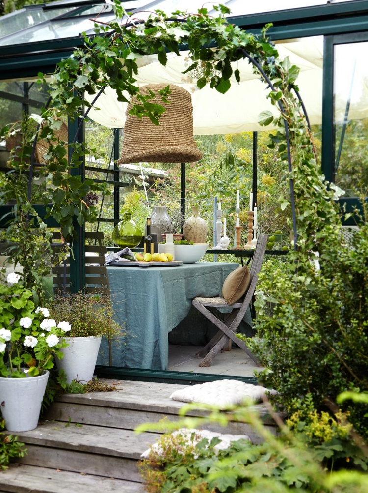 déco-jardin-petite-pergola-fer-plnates-grimpantes