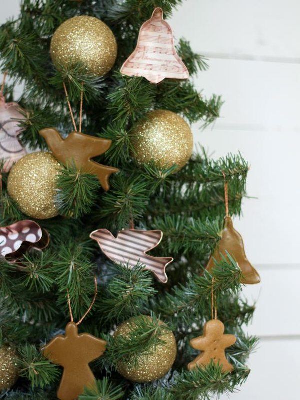 déco-sapin-Noël-cloche-ange-bonhomme-oiseau