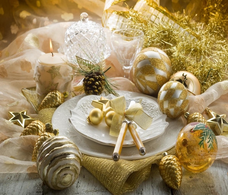 déco table de Noël boules-ornement-dorés