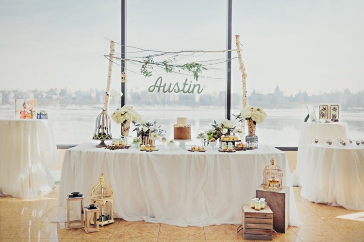 déco-table-mariage-nappe-blanc-neige-fleurs