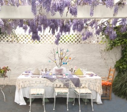 décoration-Pâques-arbre-oeufs-colorés-table-jardin