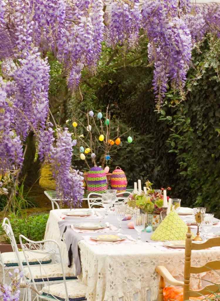 décoration-Pâques-oeufs-décoratifs-table-jardin